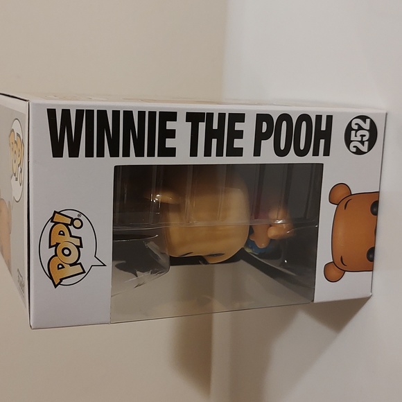 Funko Pop Winnie The Pooh #252 - Picture 2 of 7